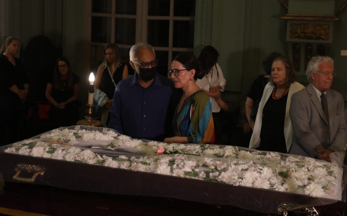 O cantor Gilberto Gil no velório da escritora Nélida Pinõn - Pedro Ivo / Agência O Dia