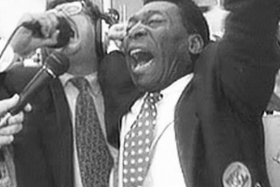 Galvão Bueno homenageia Pelé: 'Eterno'