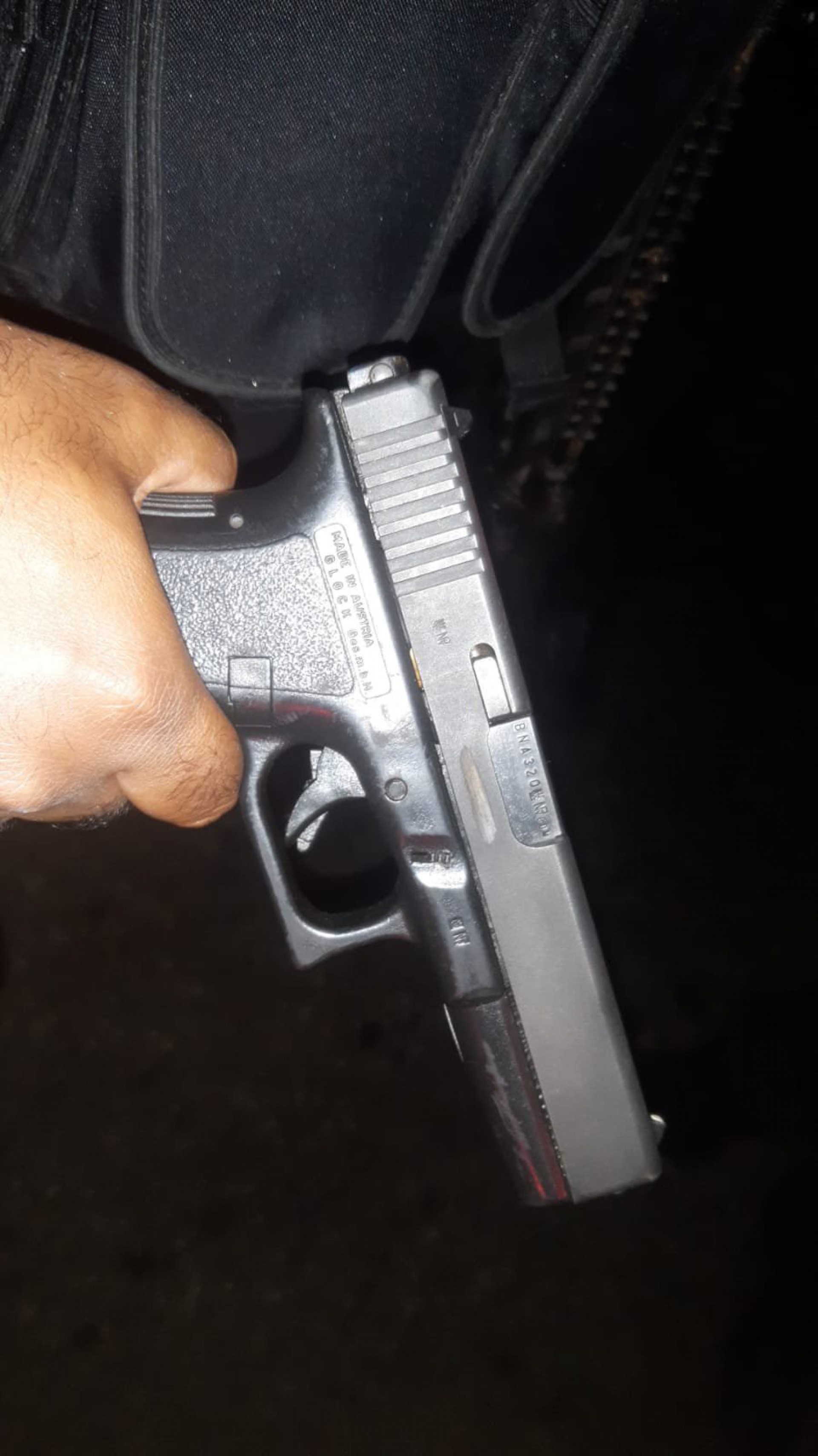 Pistola apreendida com suspeito morto em troca de tiros - Divulgação