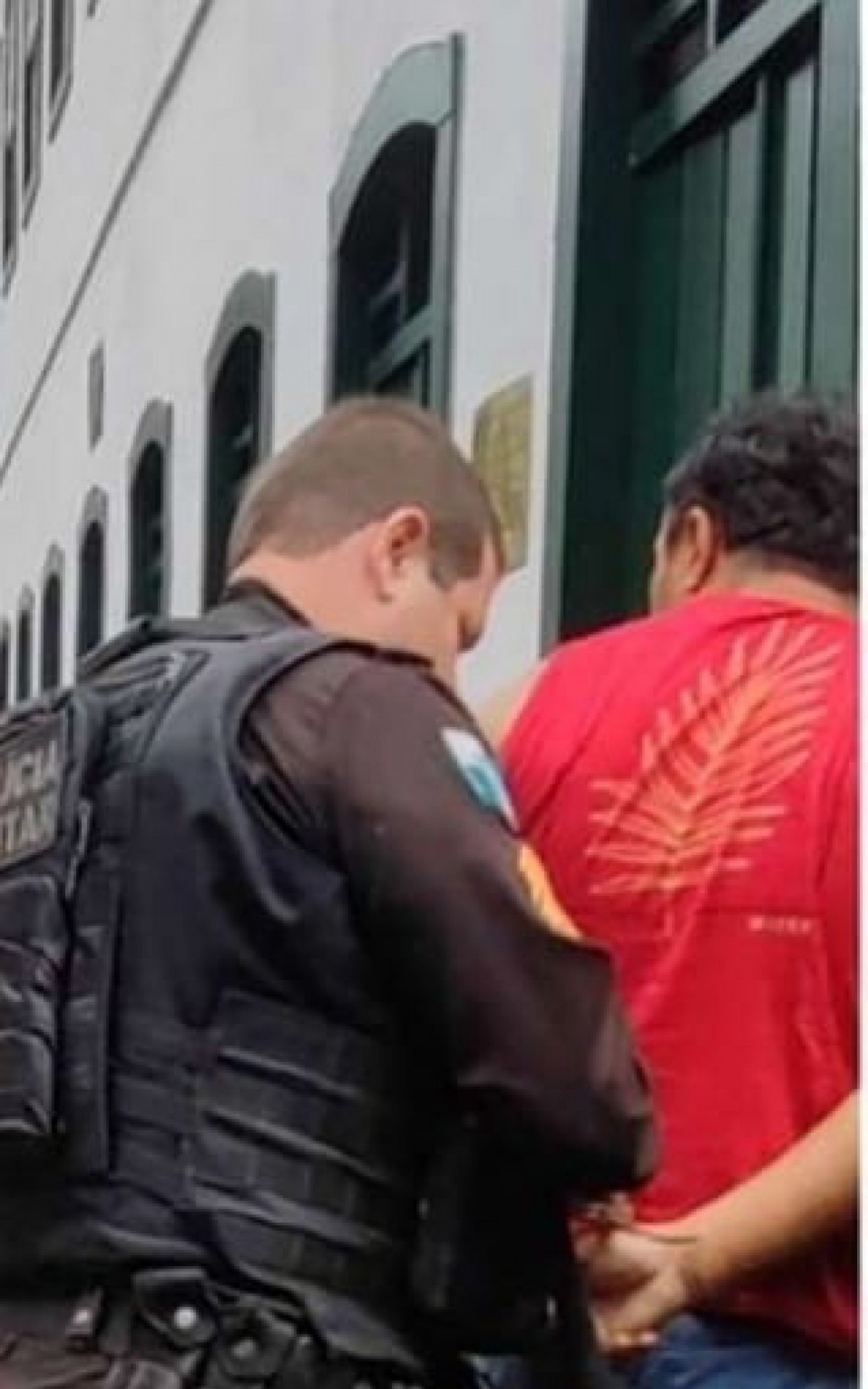 Homem preso suspeito de roubo à loja no centro