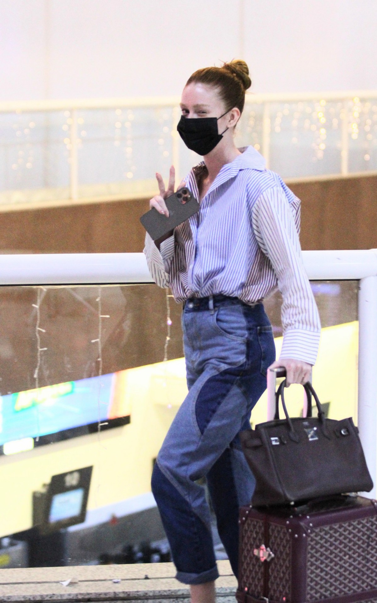 Marina Ruy Barbosa embarca no Santos Dumont na noite desta quinta-feira