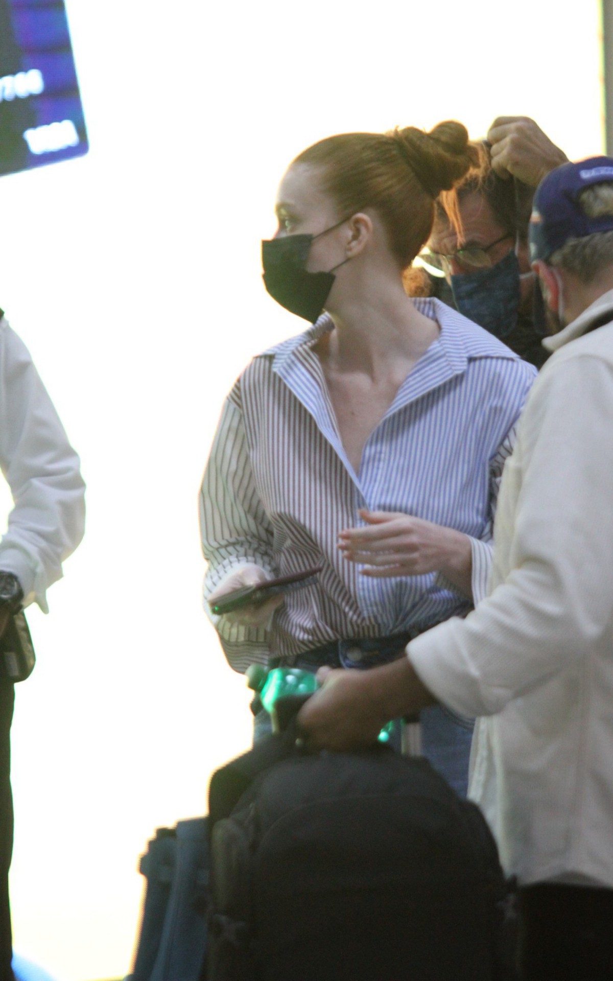 Marina Ruy Barbosa embarca no Santos Dumont na noite desta quinta-feira