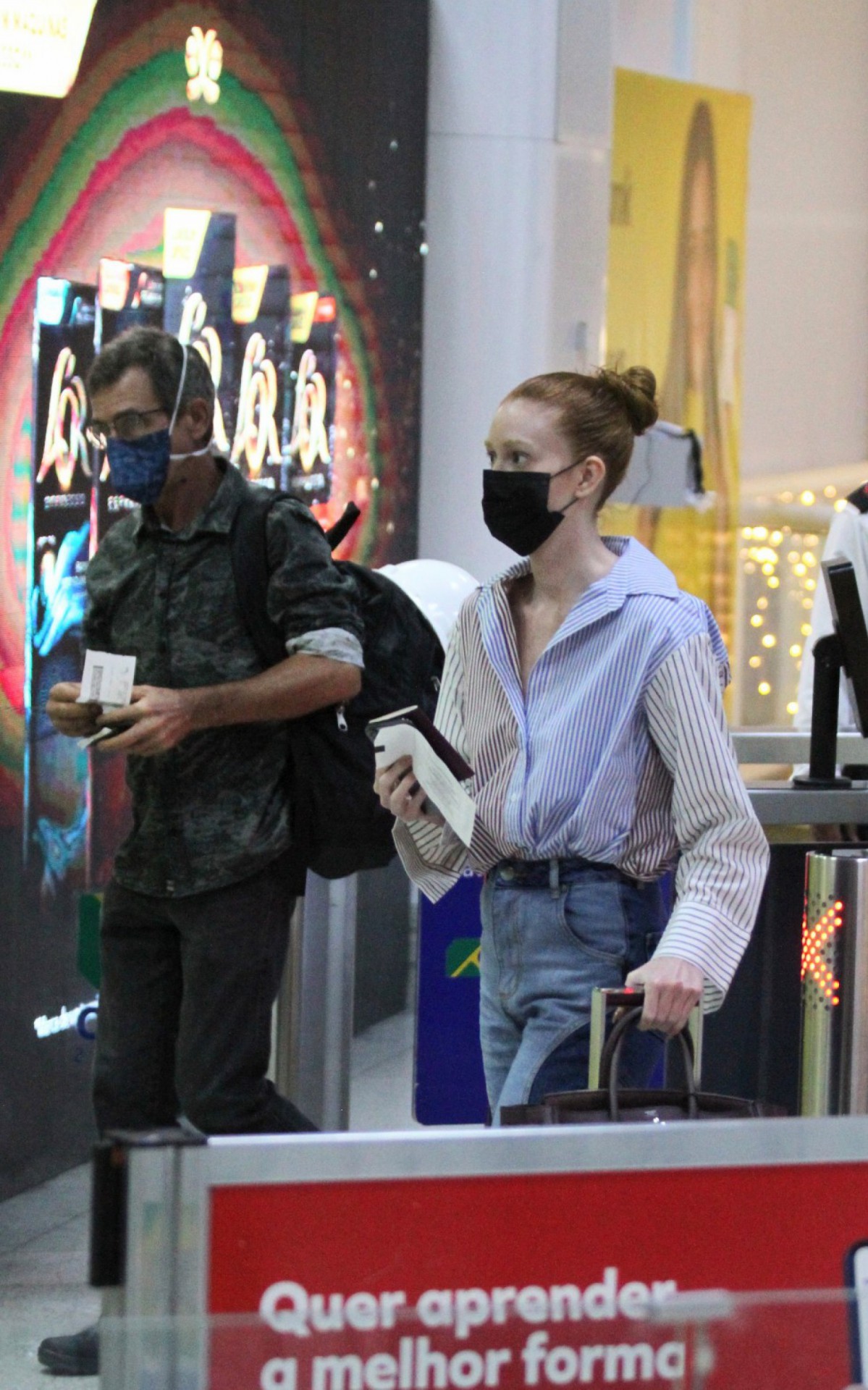 Marina Ruy Barbosa embarca no Santos Dumont na noite desta quinta-feira