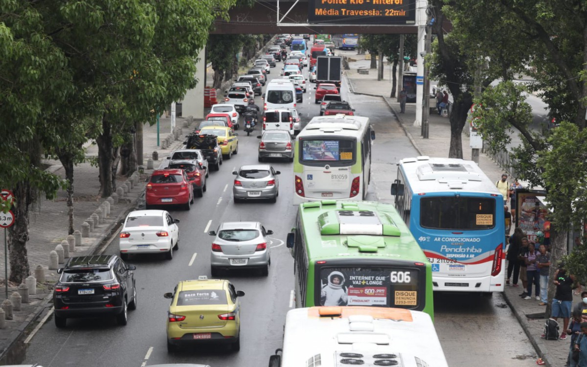 Fluxo intenso &eacute; observado nesta sexta-feira (30) - Pedro Ivo / Ag&ecirc;ncia O&nbsp;Dia