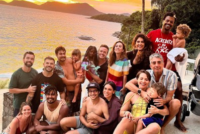 Tatá Werneck, Letícia Colin, Gabriel Leone e mais famosos curtem viagem à Angra do Reis