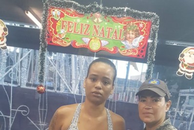 Agentes da Ordem Urbana de Meriti ajudam criança perdida a encontra mãe