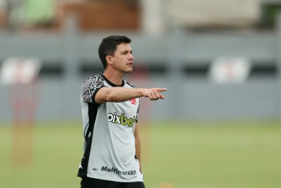 Vasco perde jogo-treino para o Bangu por 2 a 1