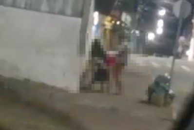 Casal é flagrado fazendo sexo na rua em São Pedro da Aldeia