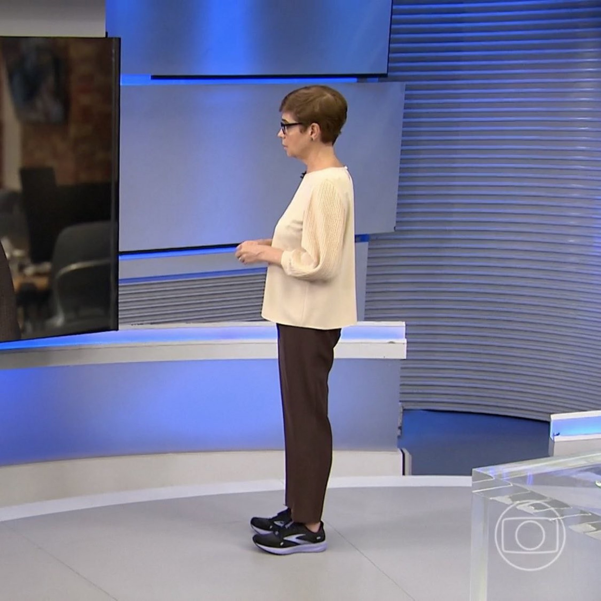 Renata Lo Prete usa tênis durante o Jornal da Globo - Reprodução de vídeo / TV Globo