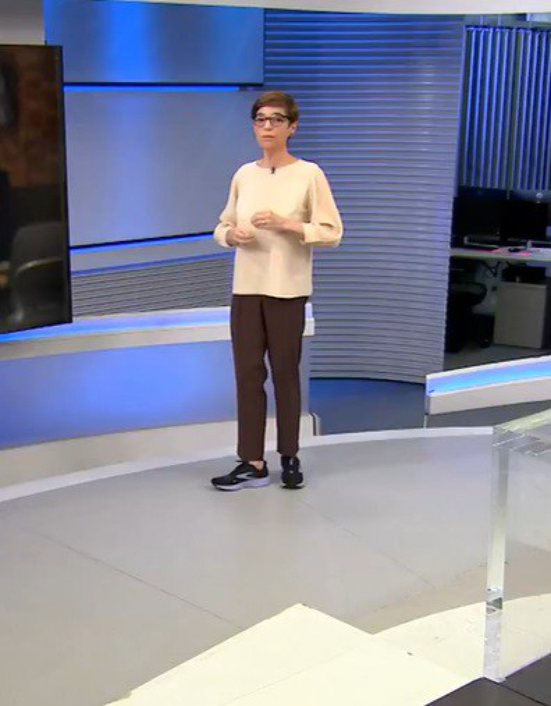 Renata Lo Prete usa tênis durante o Jornal da Globo - Reprodução de vídeo / TV Globo