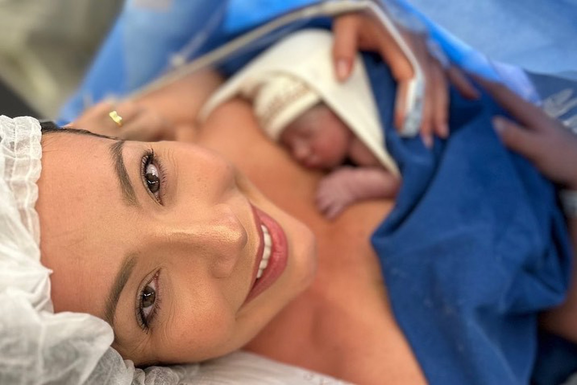 Renata Dominguez abre álbum de fotos do parto de Giulia, sua primeira filha - Reprodução do Instagram/ Katia Rodrigues Fotografia