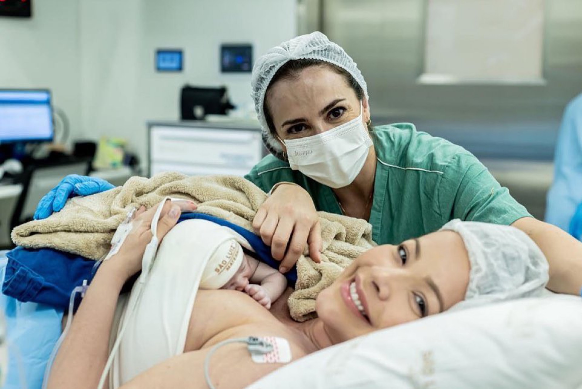 Renata Dominguez abre álbum de fotos do parto de Giulia, sua primeira filha - Reprodução do Instagram/ Katia Rodrigues Fotografia