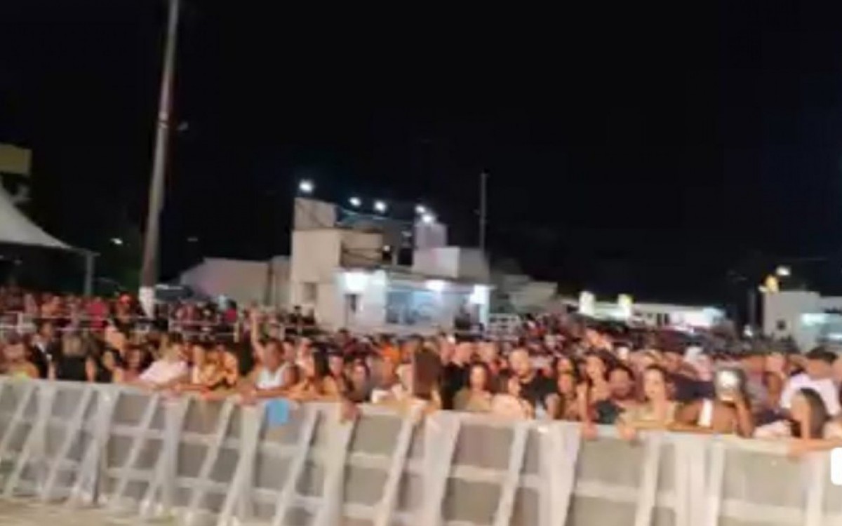 Praia do Anil lotada