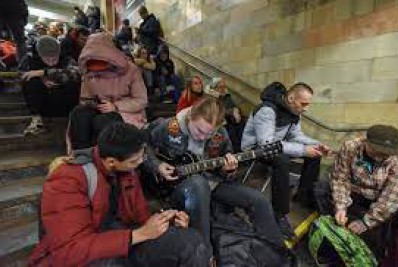 Apesar da guerra, algumas famílias ucranianas se reúnem para o Ano Novo