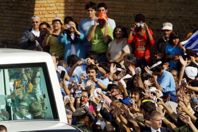 No Brasil, Bento XVI canonizou Frei Galvão e celebrou missa em Aparecida; relembre a visita