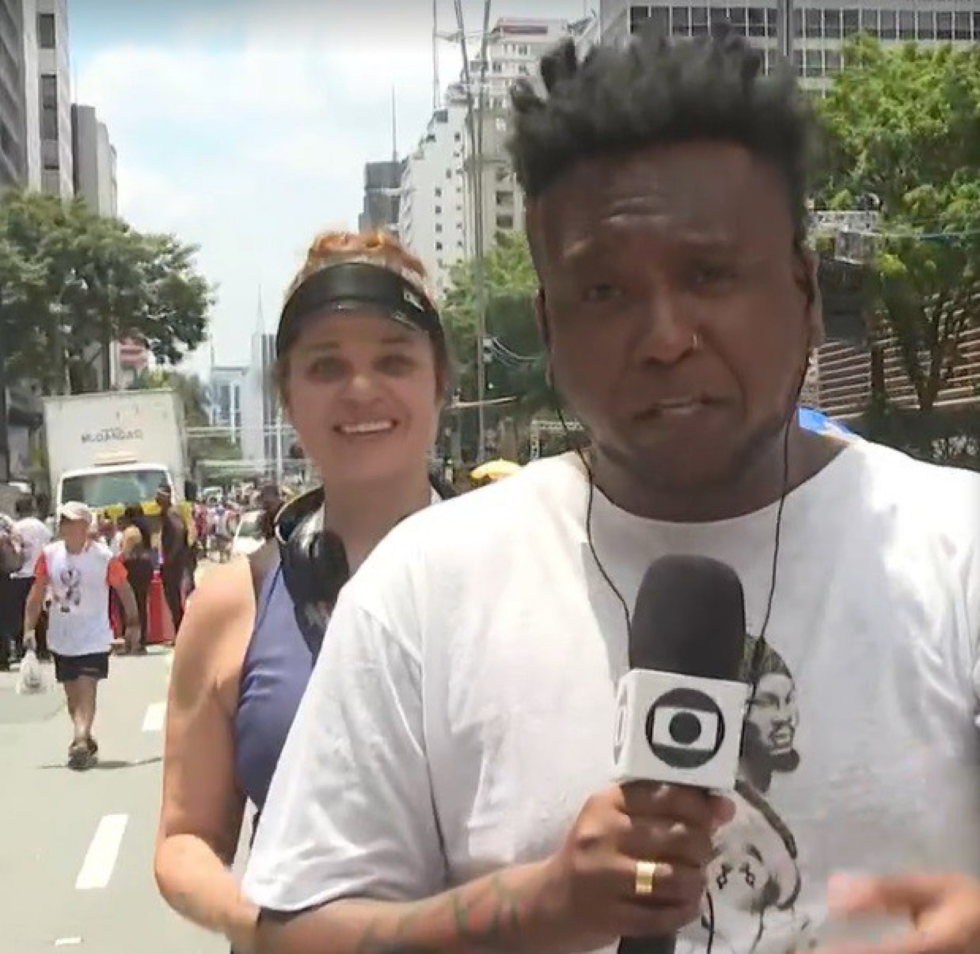 Thiago Simpatia não reconhece Isabel Teixeira e a expulsa de transmissão ao vivo - Reprodução de vídeo / TV Globo