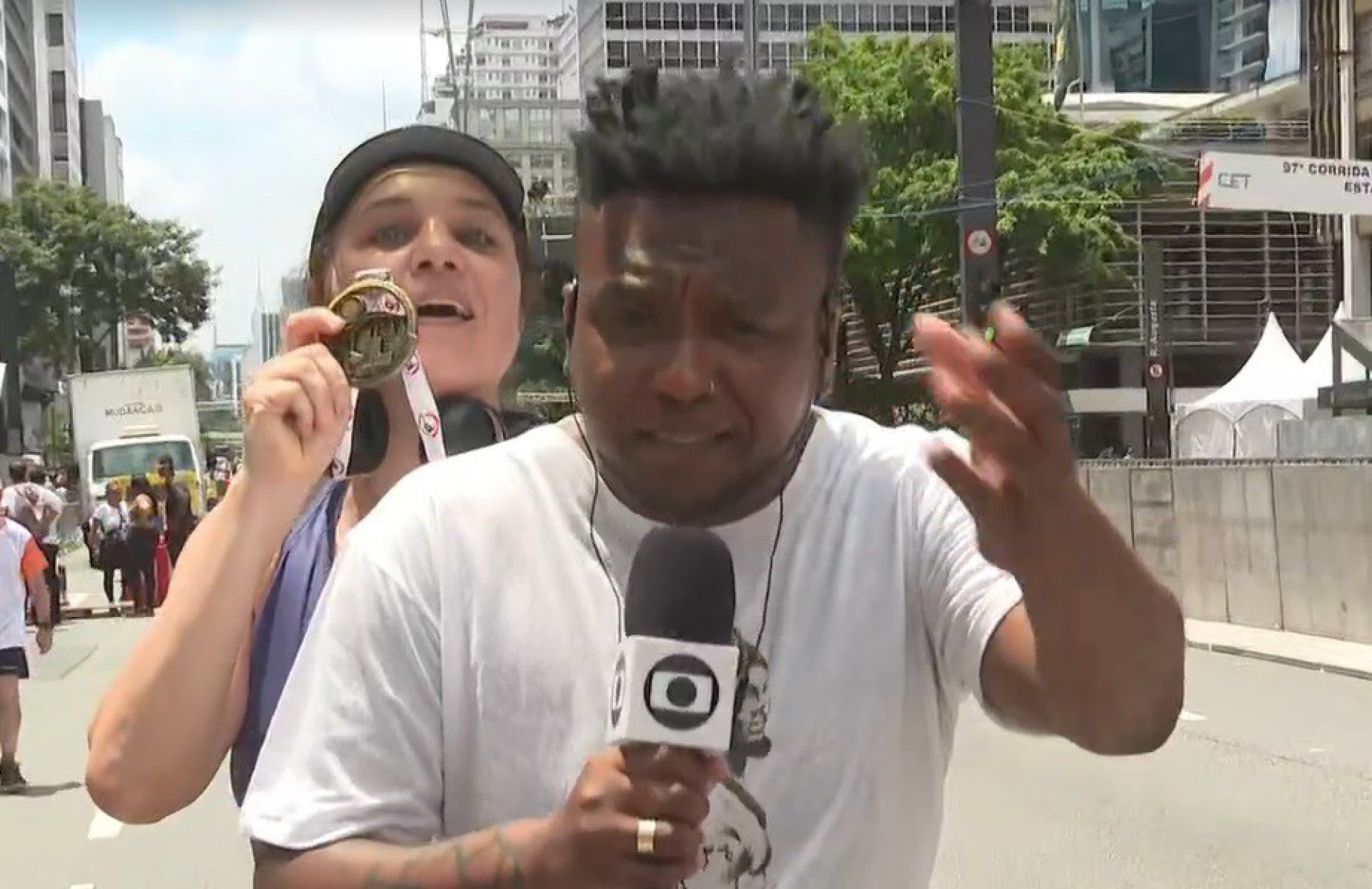 Thiago Simpatia não reconhece Isabel Teixeira e a expulsa de transmissão ao vivo - Reprodução de vídeo / TV Globo