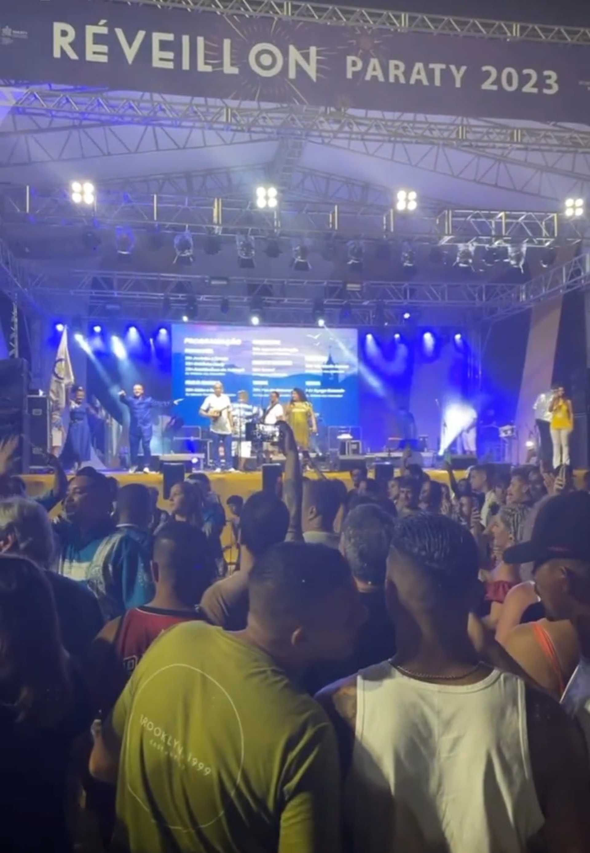 Pr&eacute;- R&eacute;veillon atrai multid&atilde;o 