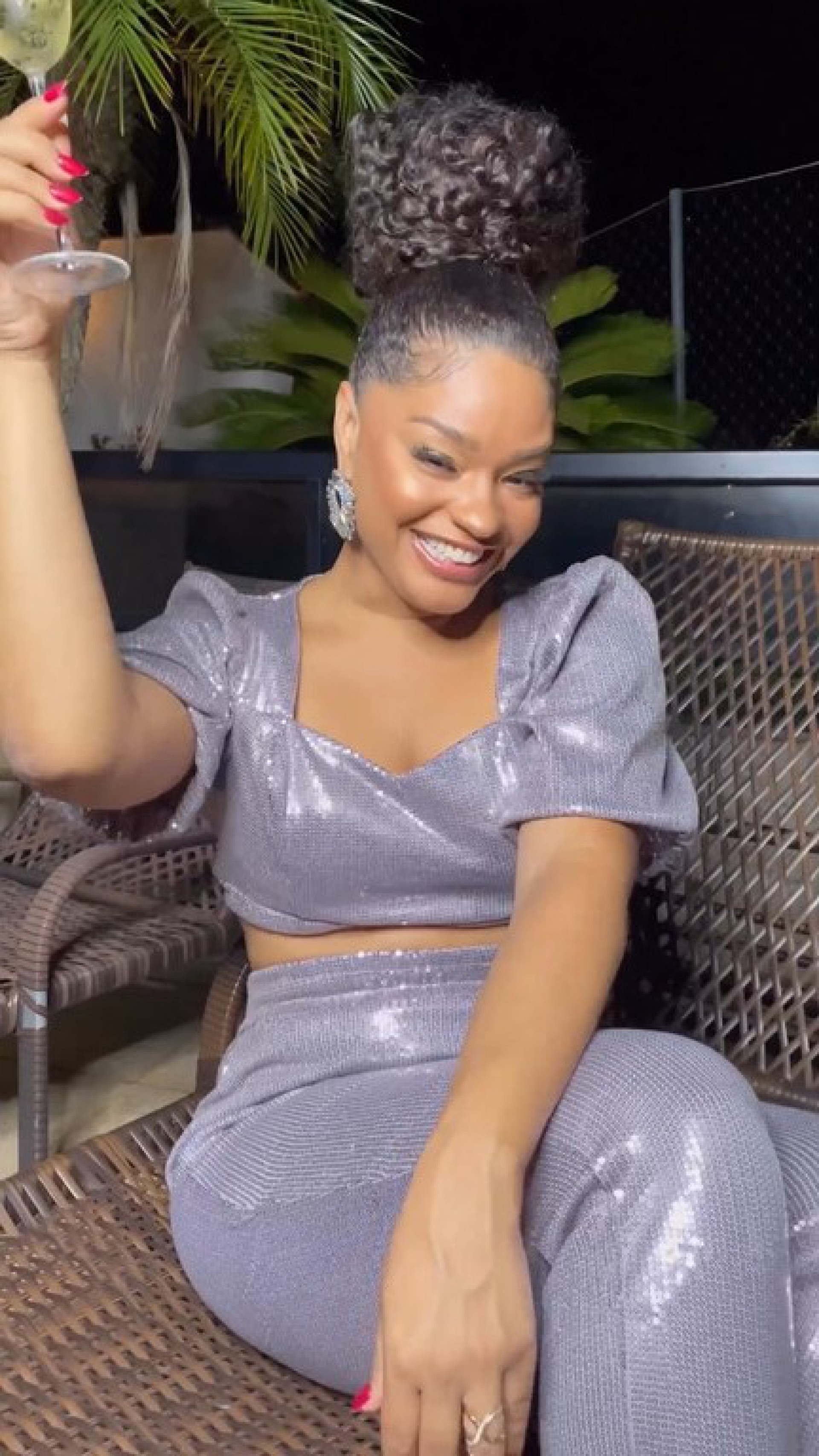 Juliana Alves veste conjunto prateado em seu primeiro Réveillon após separação - Reprodução/Instagram