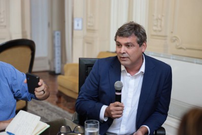 Planos de Lindbergh Farias para 2024 não passam pela Baixada