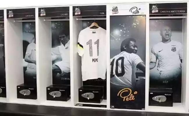 Ex-companheiro de Santos pede que armário de Pelé no vestiário seja aberto