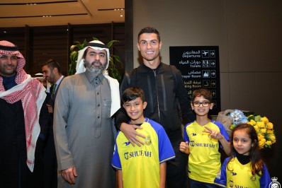 Cristiano Ronaldo chega na Arábia Saudita para se apresentar ao Al Nassr