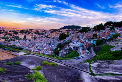 Dois morrem em operação emergencial da PM no Morro da Mineira