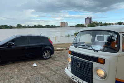 Rio Paraíba atinge cota preocupante, começa a alagar estacionamento do cais e Defesa Civil do município faz alerta