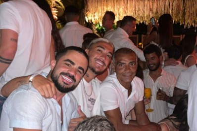 Pedro Raul, novo reforço do Vasco, passa Réveillon junto de Romário