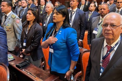 Crítica de Castro, Alana Passos comparece às duas cerimônias de posse