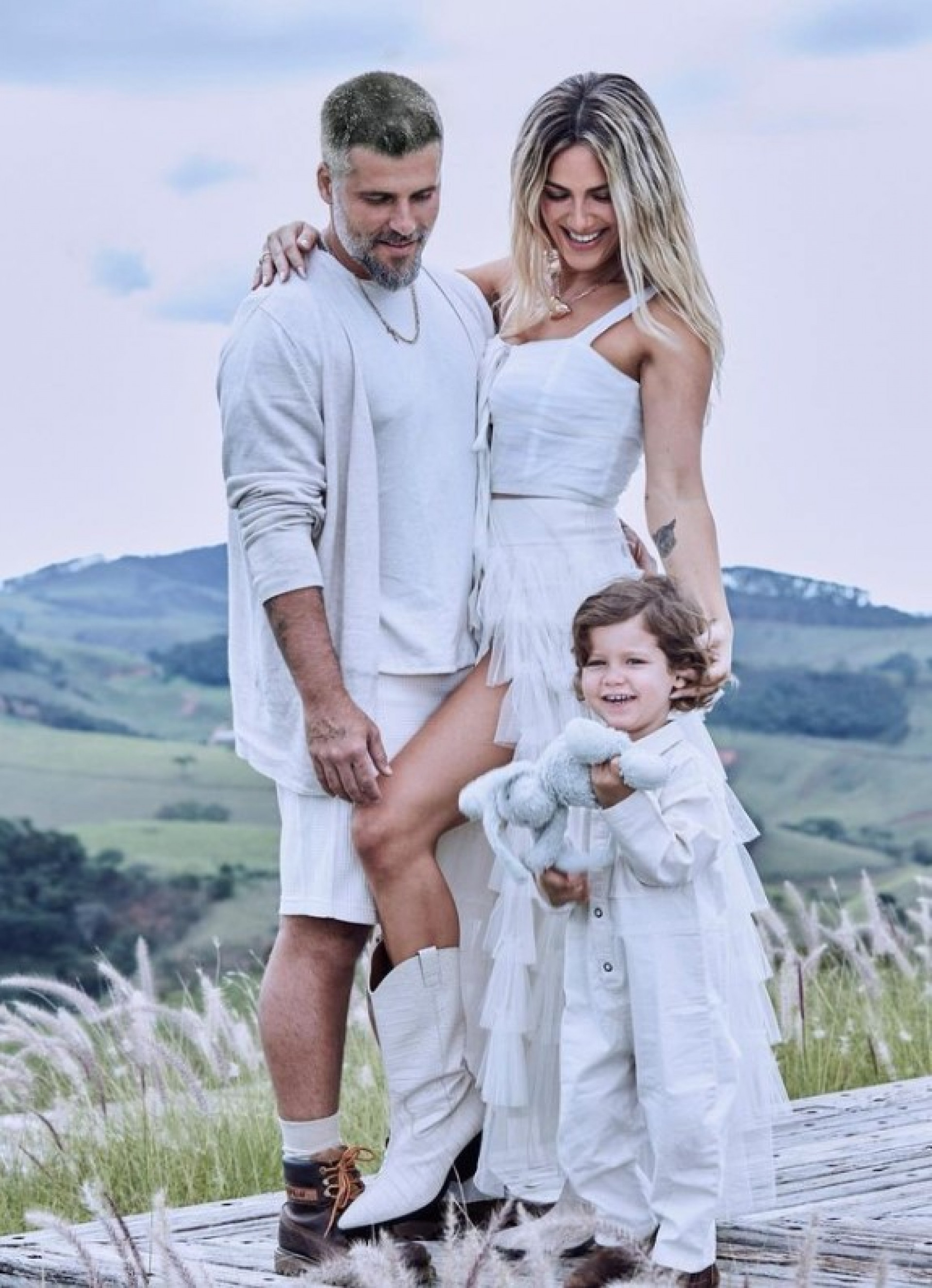 Bruno Gagliasso e Giovanna Ewbank com o filho, Zyan, no rancho da família - Reprodução/Instagram