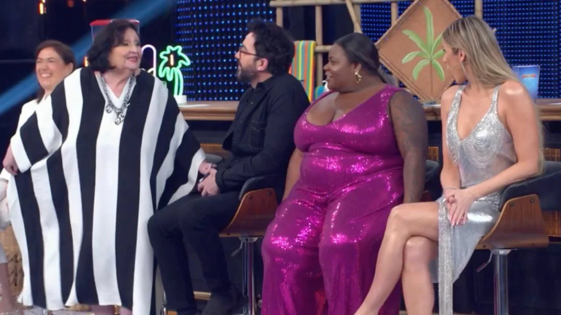 Dea Lúcia e Lívia Andrade participam do quadro 'Acredite quem Quiser', do 'Domingão' - Reprodução de vídeo / TV Globo