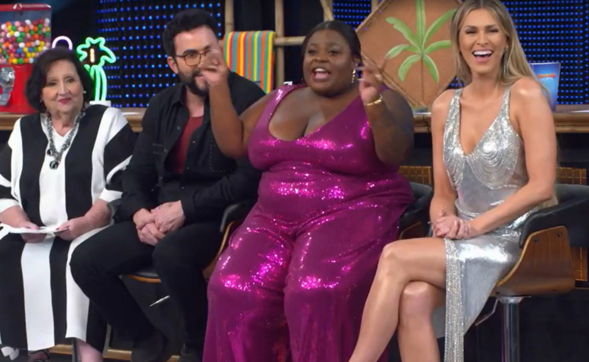 Dea Lúcia e Lívia Andrade participam do quadro 'Acredite quem Quiser', do 'Domingão' - Reprodução de vídeo / TV Globo