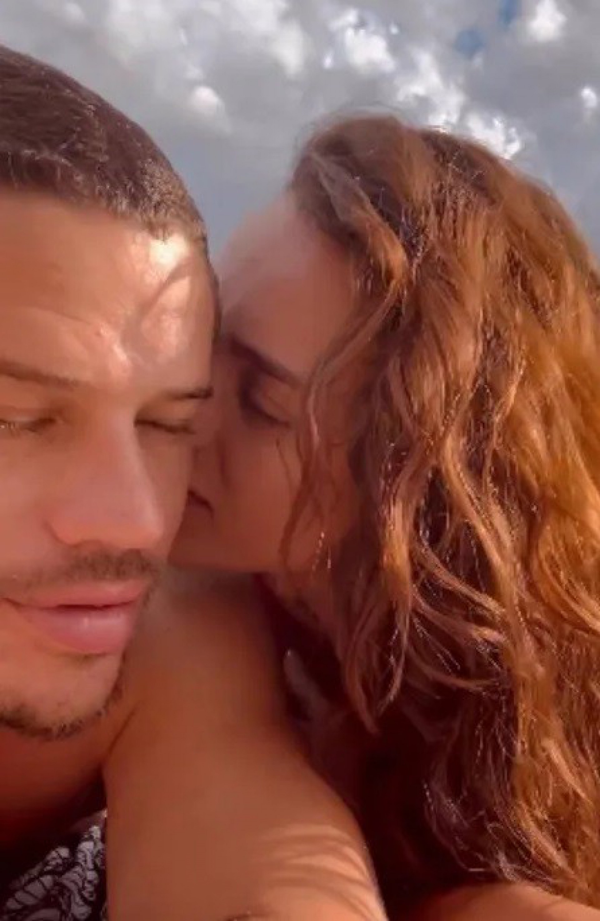 José Loreto e Rafa Kalimann curtem dia de praia em clima de romance - Reprodução do Instagram