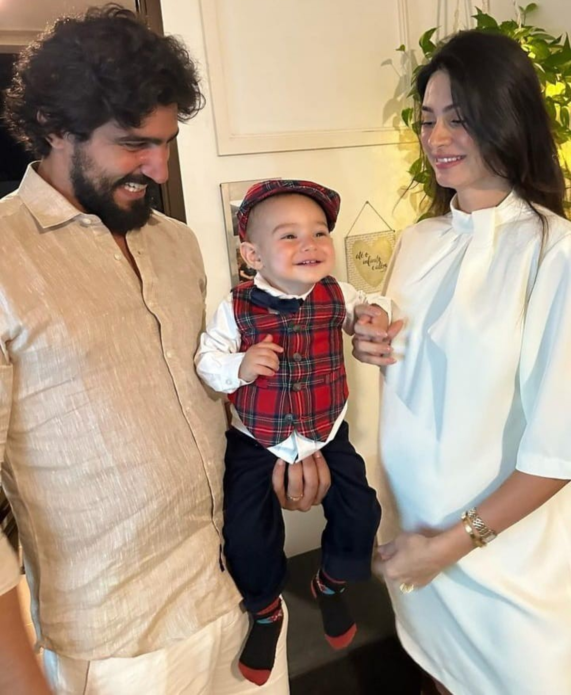 Thaila Ayala e Renato Góes com o filho Francisco - Reprodução/Instagram