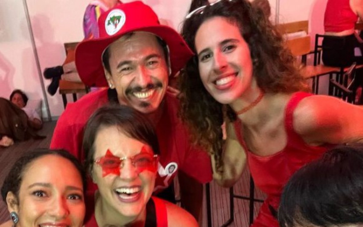 Samara Felippo compartilha fotos na posse de Lula