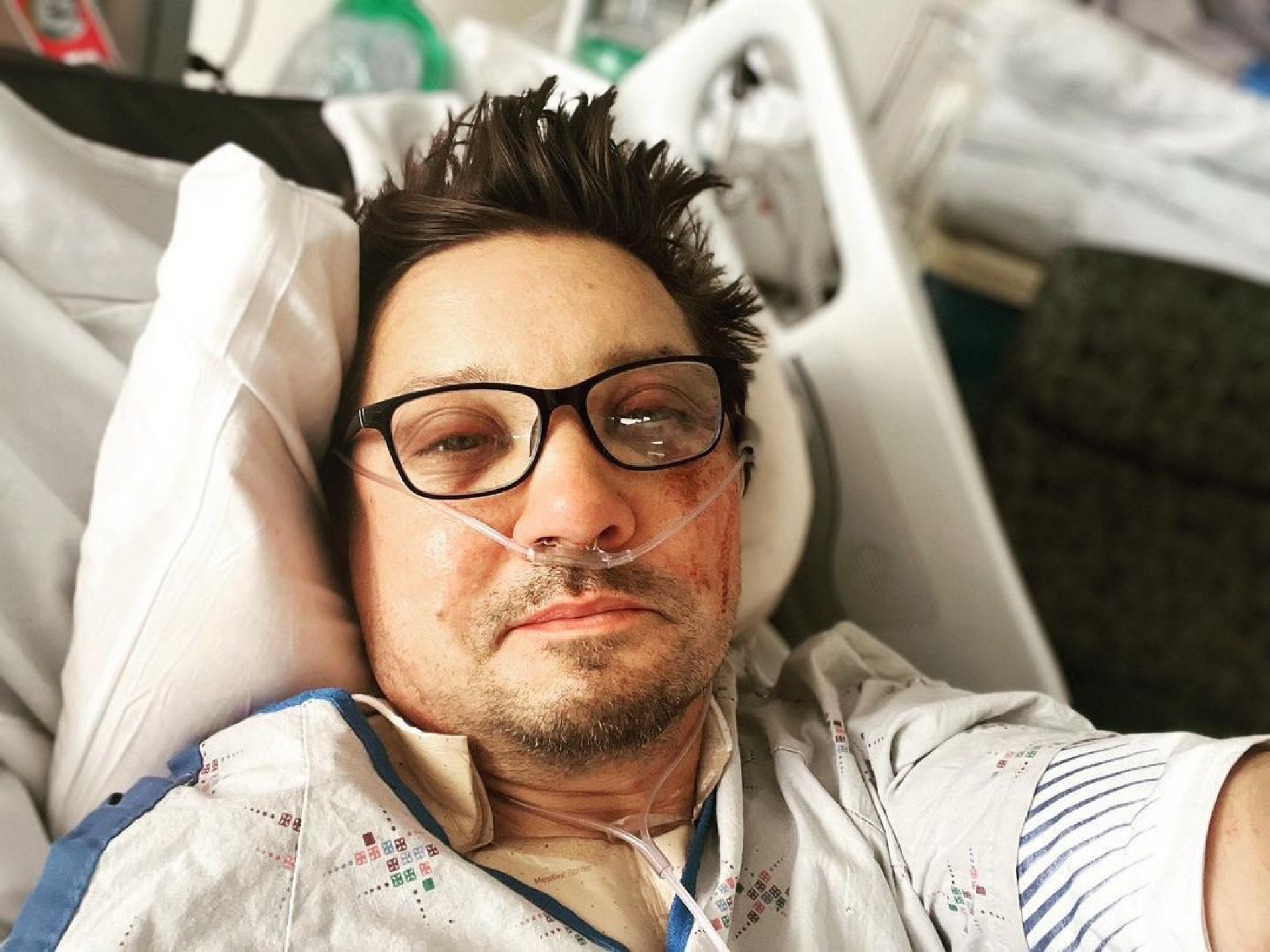 Ator Jeremy Renner posta foto direto do hospital após sofrer acidente na neve - Reprodução/Instagram