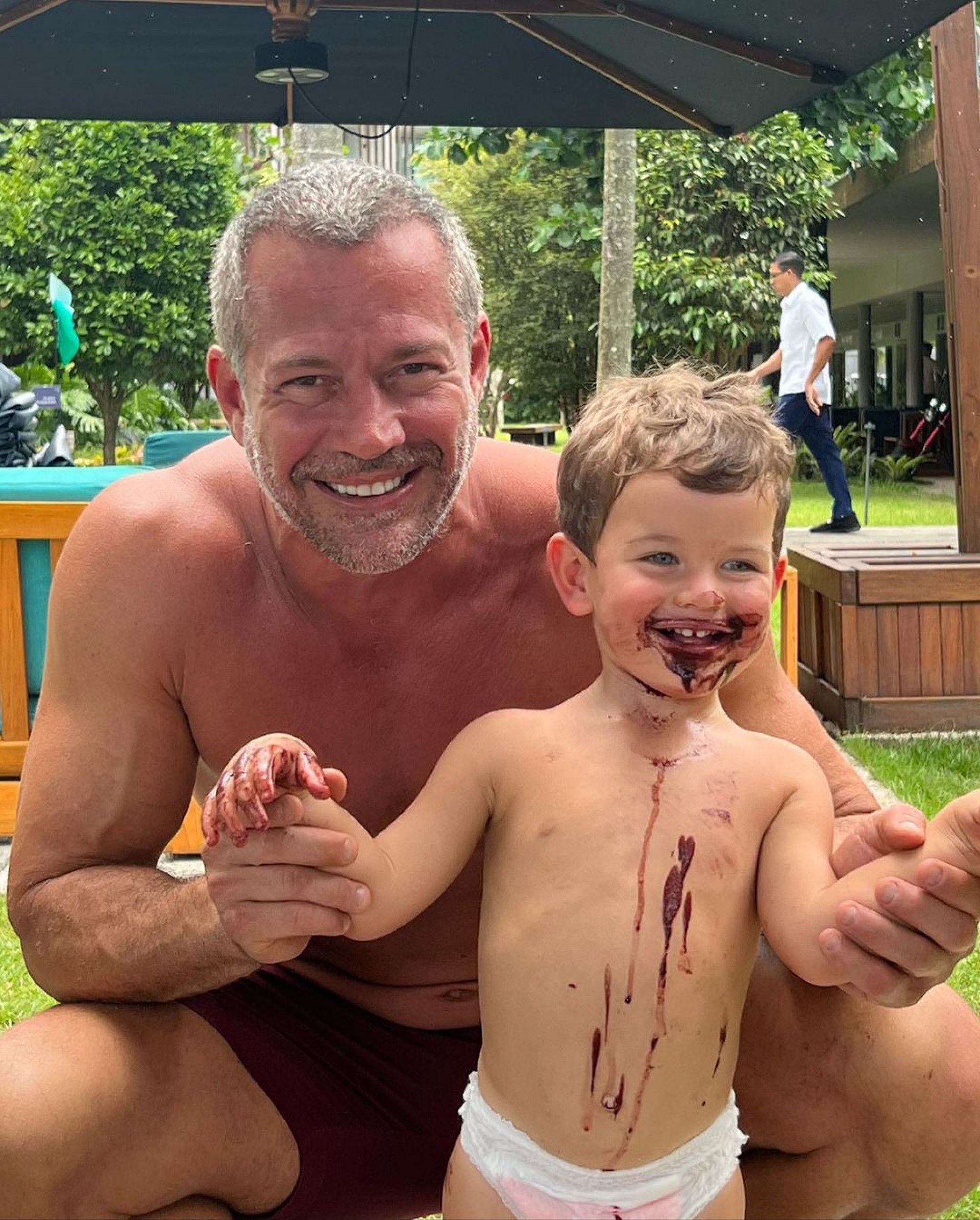 Malvino Salvador compartilha cliques com filhos e esposa durante viagem para Angra dos Reis - Reprodução Internet