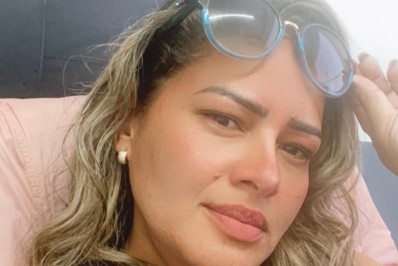 Corpo de empresária morta por ex-marido em peixaria é enterrado na Região dos Lagos