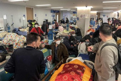 Hospitais em Xangai ficam sobrecarregados por pacientes com covid