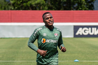 Ausente no primeiro dia de treinos, Jhon Arias se reapresenta ao Fluminense