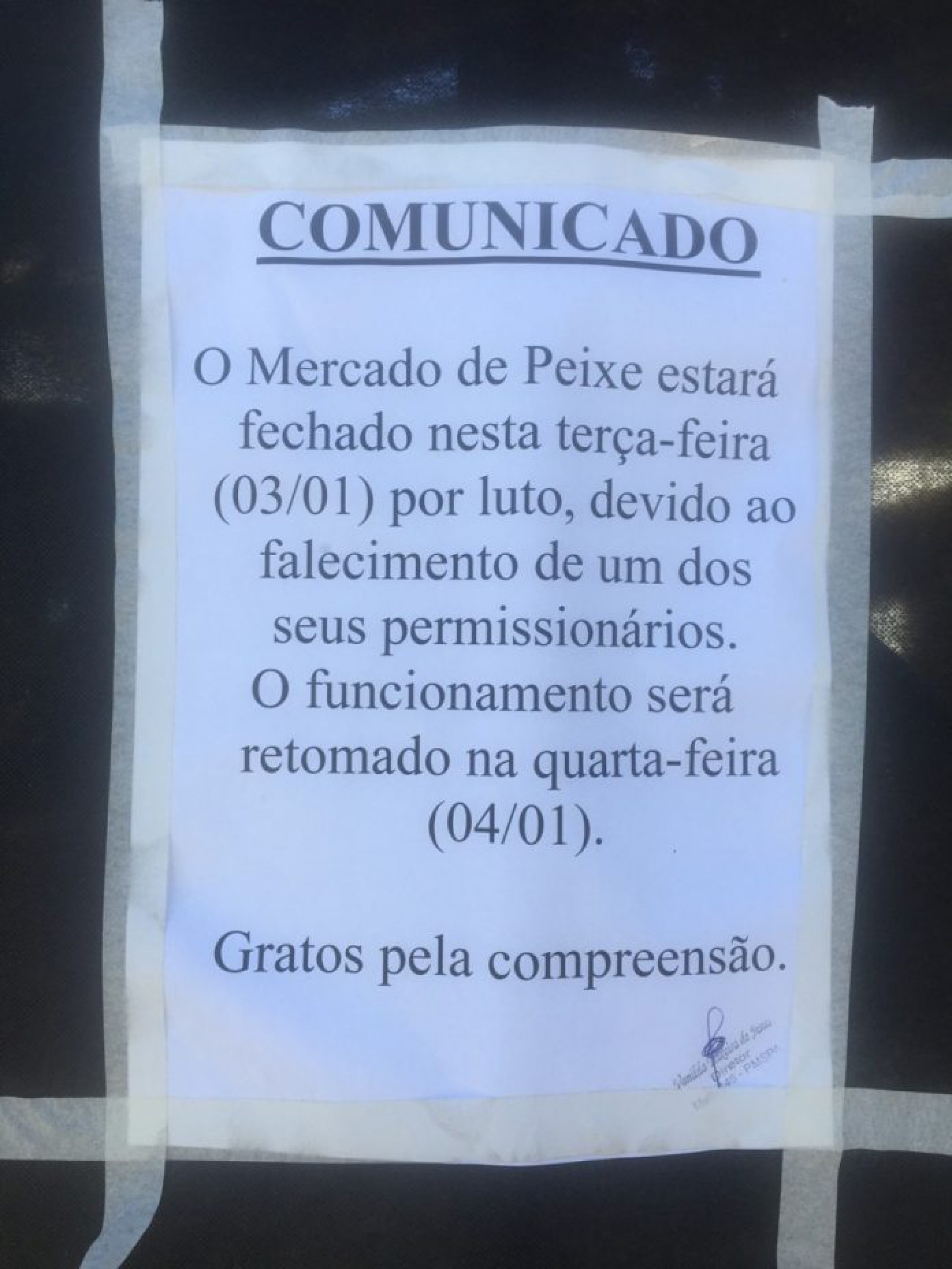 Na entrada do Mercado, uma faixa com a palavra ‘Luto’ foi fixada com o aviso.

 - Letycia Rocha (RC24h)