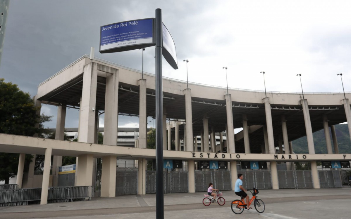 Homenagem ao Rei Pel&eacute; fica no Maracan&atilde;