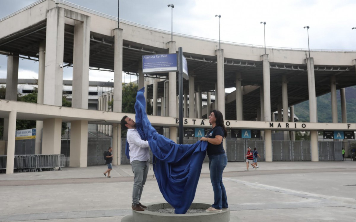 Homenagem ao Rei Pel&eacute; fica no Maracan&atilde;