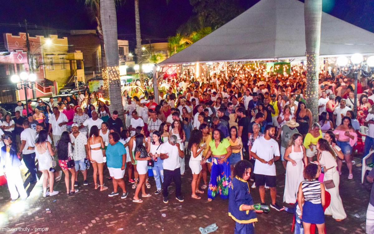 "Pra&ccedil;a da Virada" reuniu moradores e turistas em Paty