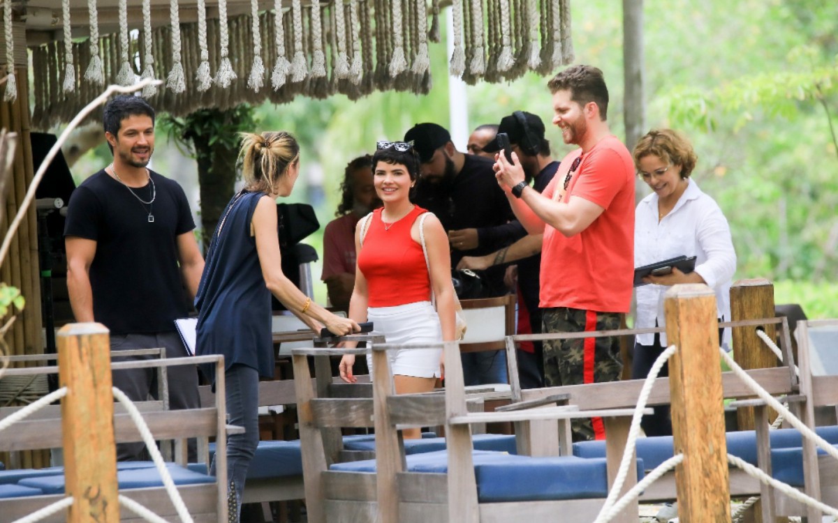 Romulo Estrela, Vanessa Gi&aacute;como e Thiago Fragoso gravam cenas na Lagoa
