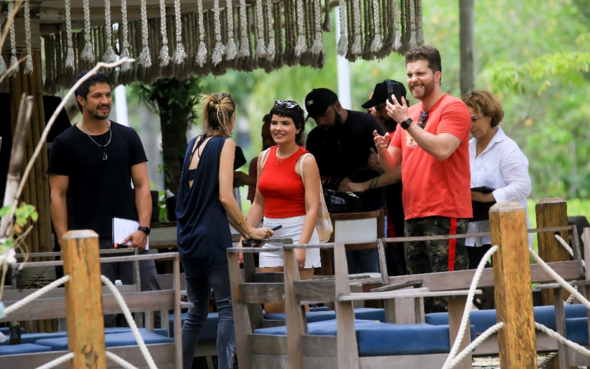Romulo Estrela, Vanessa Gi&aacute;como e Thiago Fragoso gravam cenas na Lagoa
