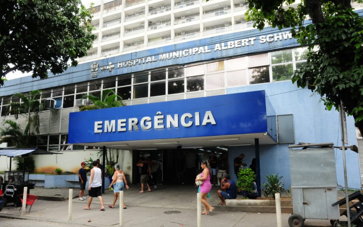 Defeito no aparelho de ar condicionado central do Hospital Municipal Albert Schweitzer, em Realengo, deixou pacientes do CTI no calor - Estefan Radovicz/ Agência O DIA