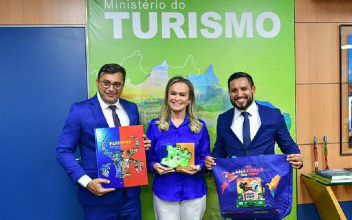 O governador do Amazonas, Wilson Lima, a ministra do Turismo, Daniela Carneiro e Gustavo Sampaio, presidente da Amazonastur, na reuni&atilde;o que aconteceu nesta ter&ccedil;a (04), em Bras&iacute;lia