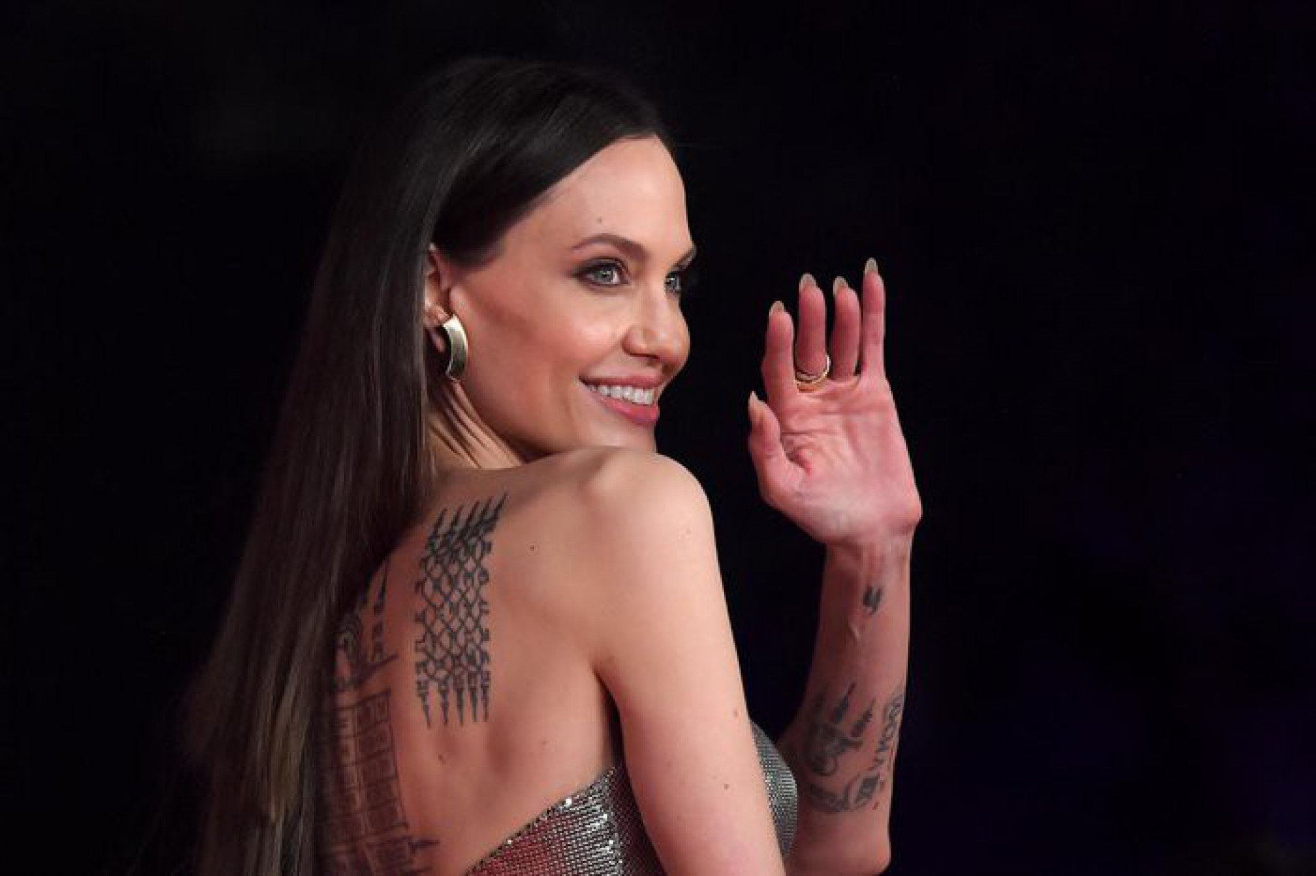 Angelina Jolie leva filhos a estreia de filme - Atualidade - SAPO